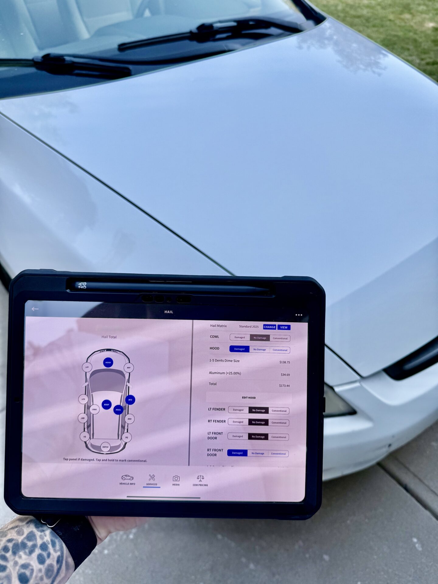 Black Kat Dent Co. St. Louis MO auto repair, dent repair, hail damage repair and car detailing experts.